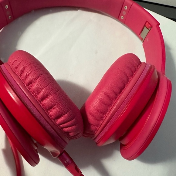 Beats Headphones Pink – Wired w/ Volume Control – Great Condition - Picture 11 of 13